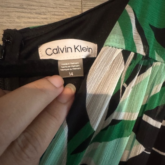 Calvin Klein Green and Black Leaf Print Midi Dress - Picture 8 of 12